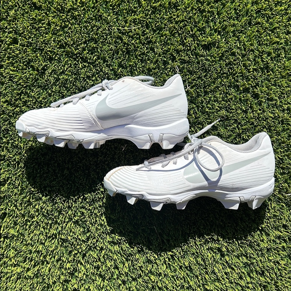 Nike Hyperdiamond White and Gray Softball Cleats